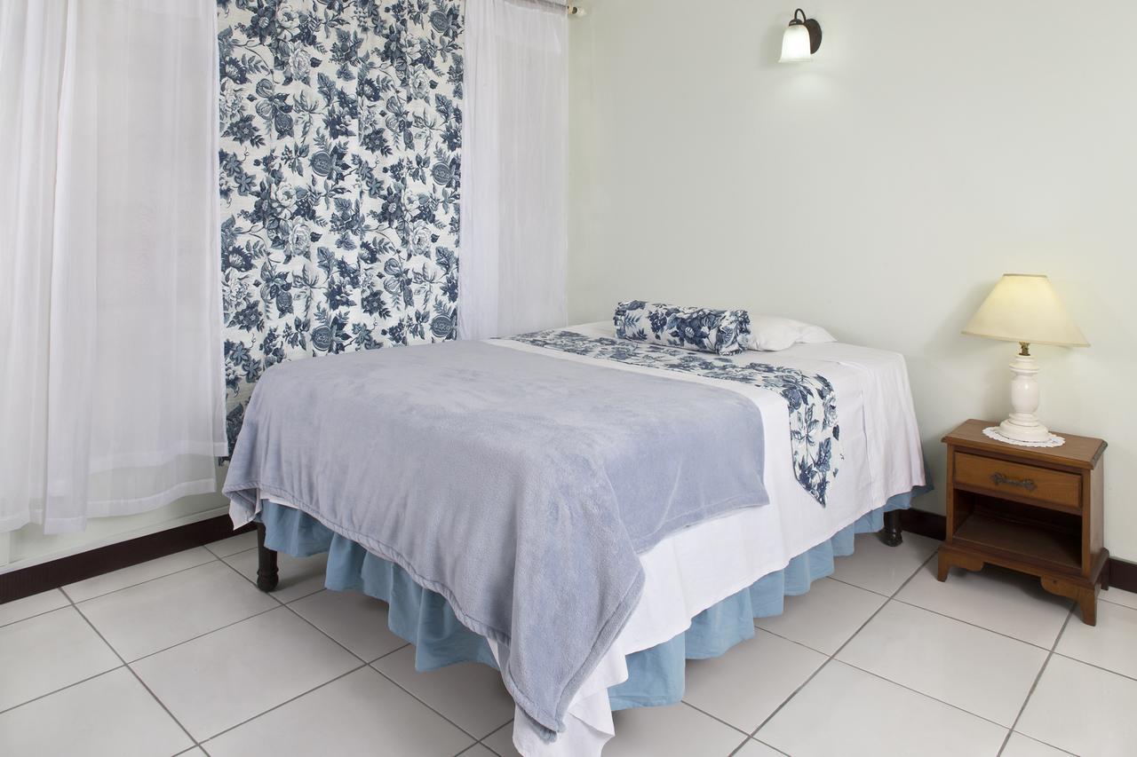 The Gardens Vila Kingston Exterior foto
